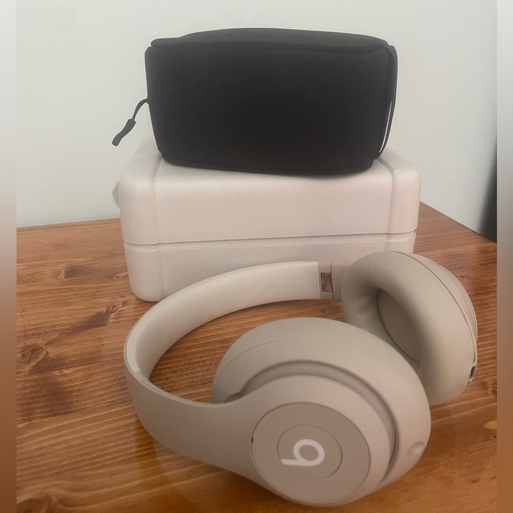Beats Studio Pro Sandstone